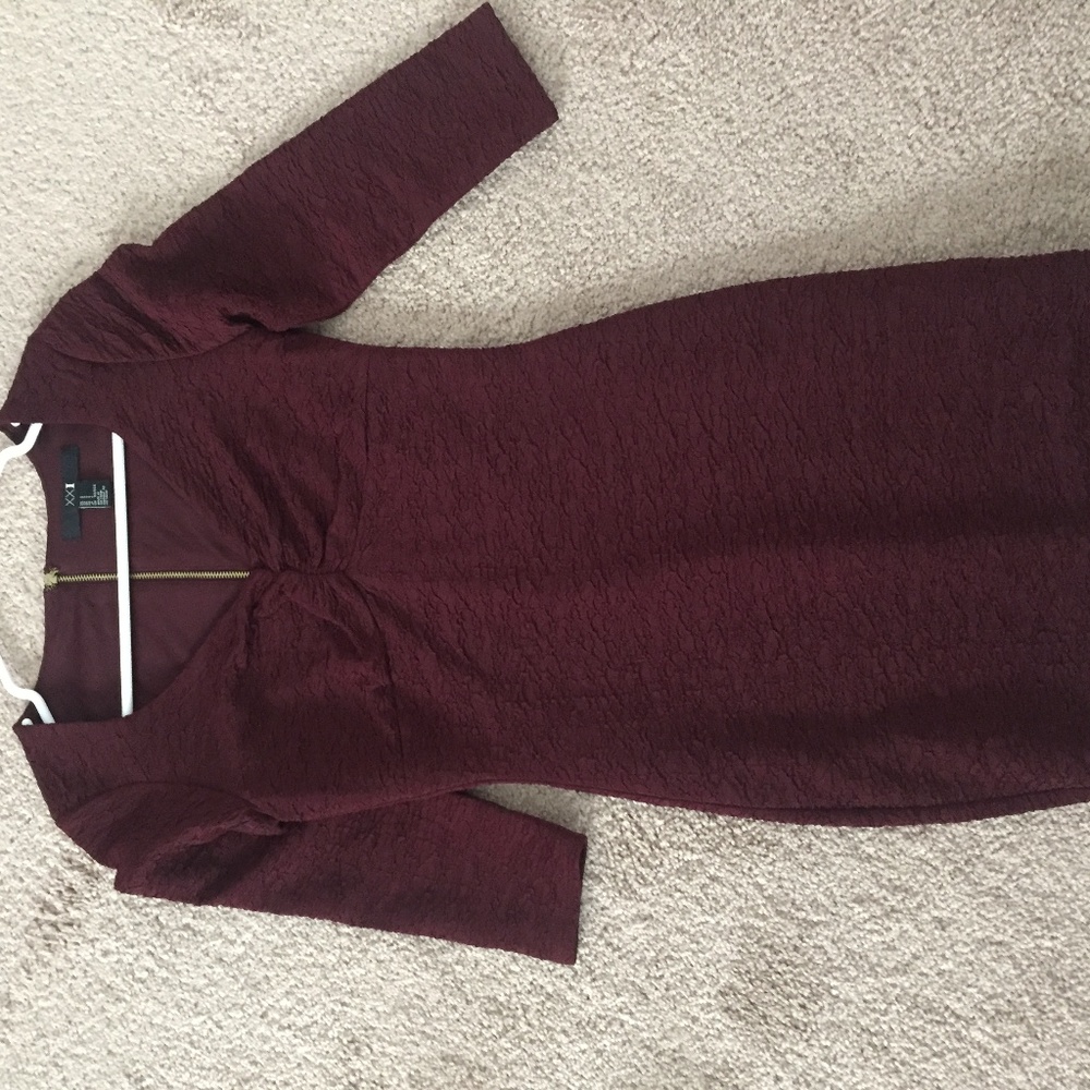 Beautiful maroon tight dress - Size small